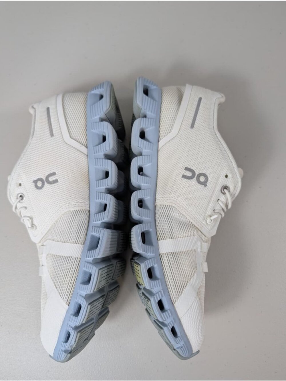On cloud running sneakers in white/blue color women's size 9 - Picture 10 of 15